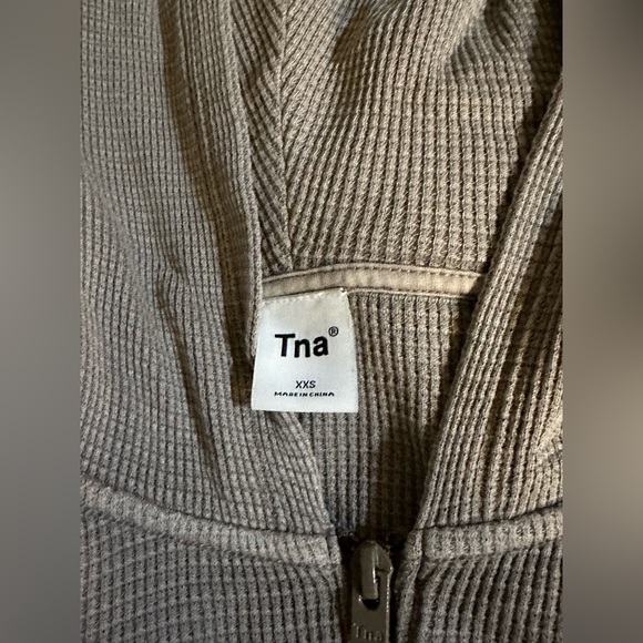 Aritzia TNA Cropped Hoodie - Picture 3 of 3